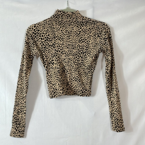 Brandy Melville Crop Top Long Sleeve Mock Turtleneck Black Tan Animal Print EUC - Picture 3 of 8